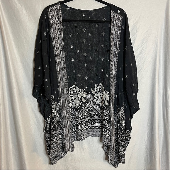 Black and White Cardigan - Picture 2 of 8